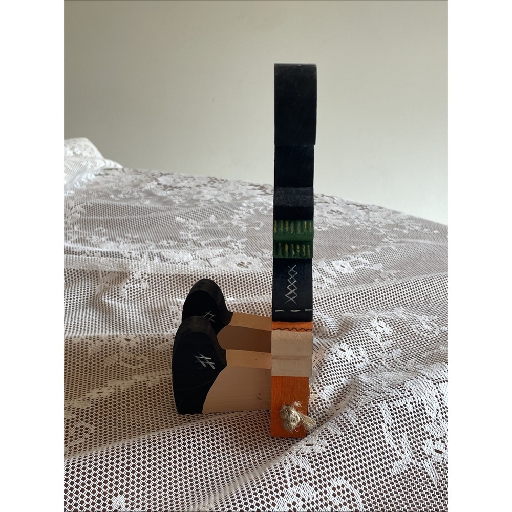 Vintage Handcrafted Halloween Wood Shelf Sitter Witch Cute Green Hair Bat 90's - Picture 16 of 16